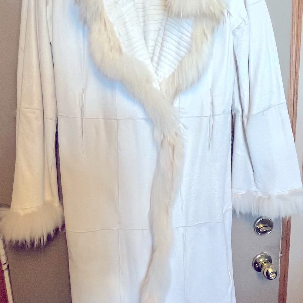 Fur (rabbit/fox) mid length white coat. GORGEOUS Sz Large